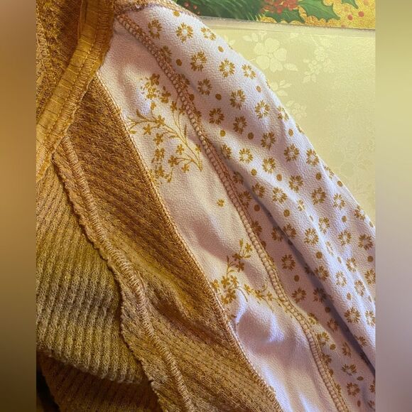 Free people brown/lavender blouse with small flowers on the sleeves size small - Picture 10 of 12